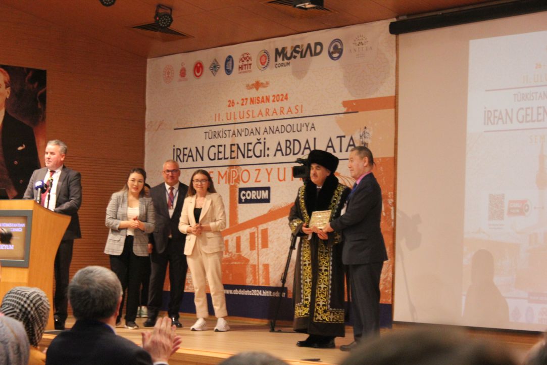 Выступление Ю.А. Аверьянова на международном симпозиуме в Университете Хитит (Турция)