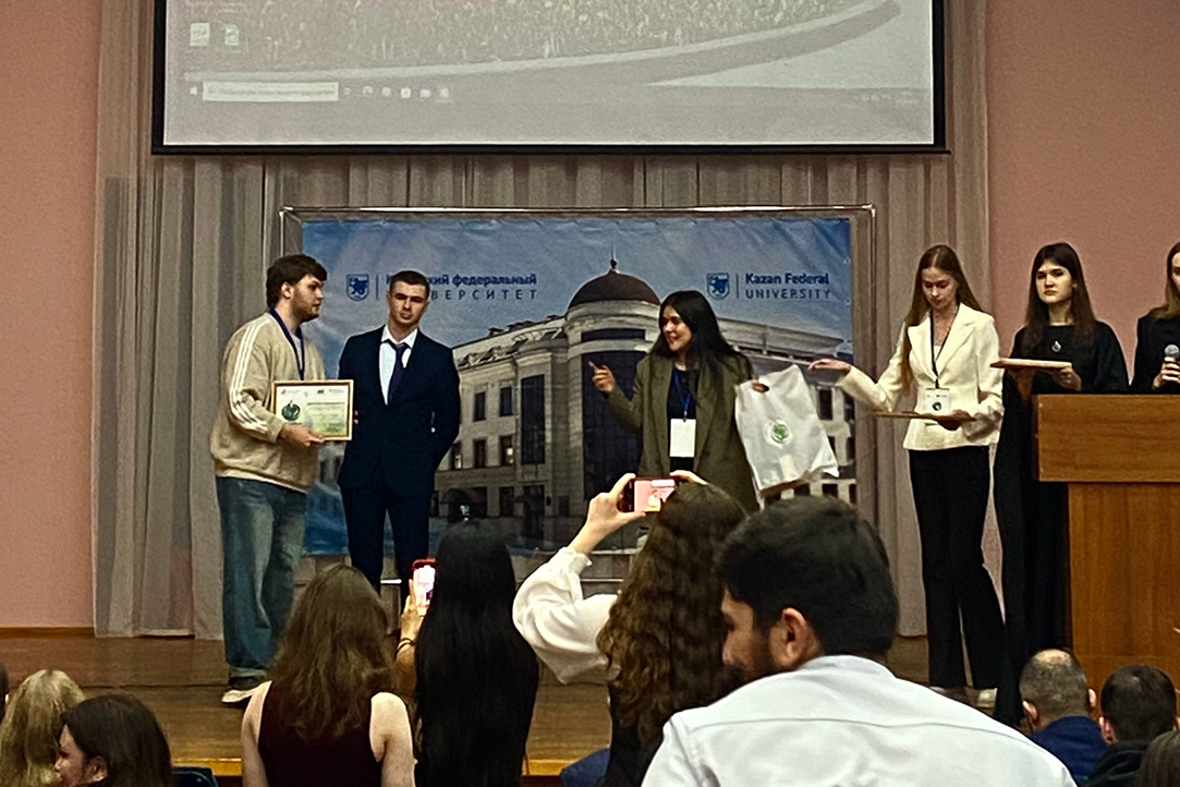 Иллюстрация к новости: Поздравляем студента ОП «Востоковедение» Владимира Желифонова и выпускника ОП «Востоковедение» Антона Клюева с успехом на IX Международной студенческой олимпиаде по арабскому языку и исламской культуре!