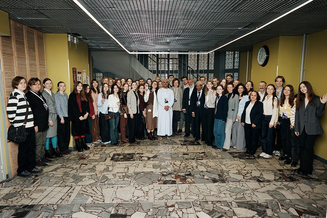 Иллюстрация к новости: Преподаватели секции исследований Ближнего Востока и Северной Африки Школы востоковедения НИУ ВШЭ и студенты-арабисты ОП «Востоковедение» приняли участие в Международной научной конференции «Армия, элиты и общество на Ближнем Востоке и в Северной Африке»