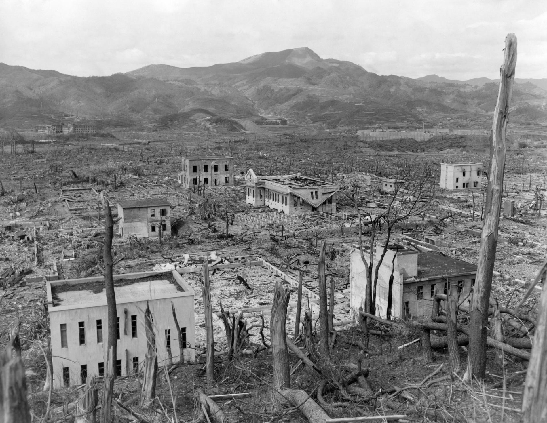 Нагасаки после ядерного взрыва. Нагасаки бомбардировка 1945.